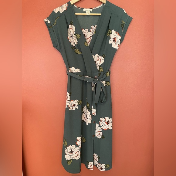 XS floral dress. Beautiful teal color. Tie waist and buttoned lower half. - Picture 2 of 5